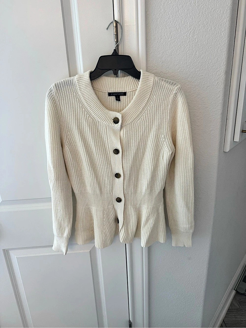 41 Hawthorn Button Front Peplum Cardigan in Cream Size Medium